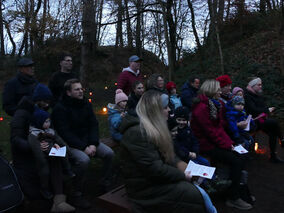 Waldadvent in der Fatima-Grotte (© Karl-Franz Thiede)